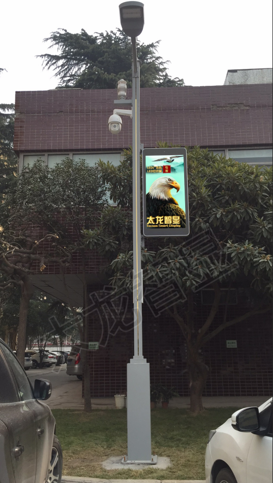 鄭州歐麗工業(yè)園采用太龍智顯P4型號單面LED燈桿屏，完成數(shù)字信息升級